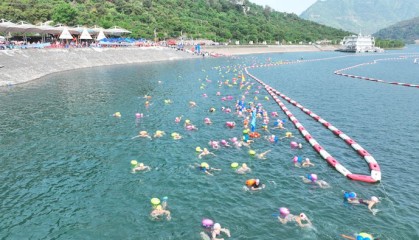 开云体育-云南水富公开水域游泳邀请赛开赛|水富市|金沙江|赛事|选手|旅游_新浪新闻